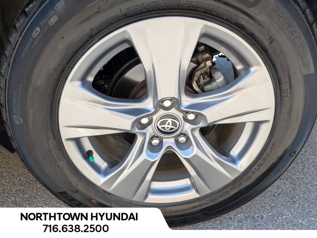 2025 Toyota RAV4 XLE - Photo 39