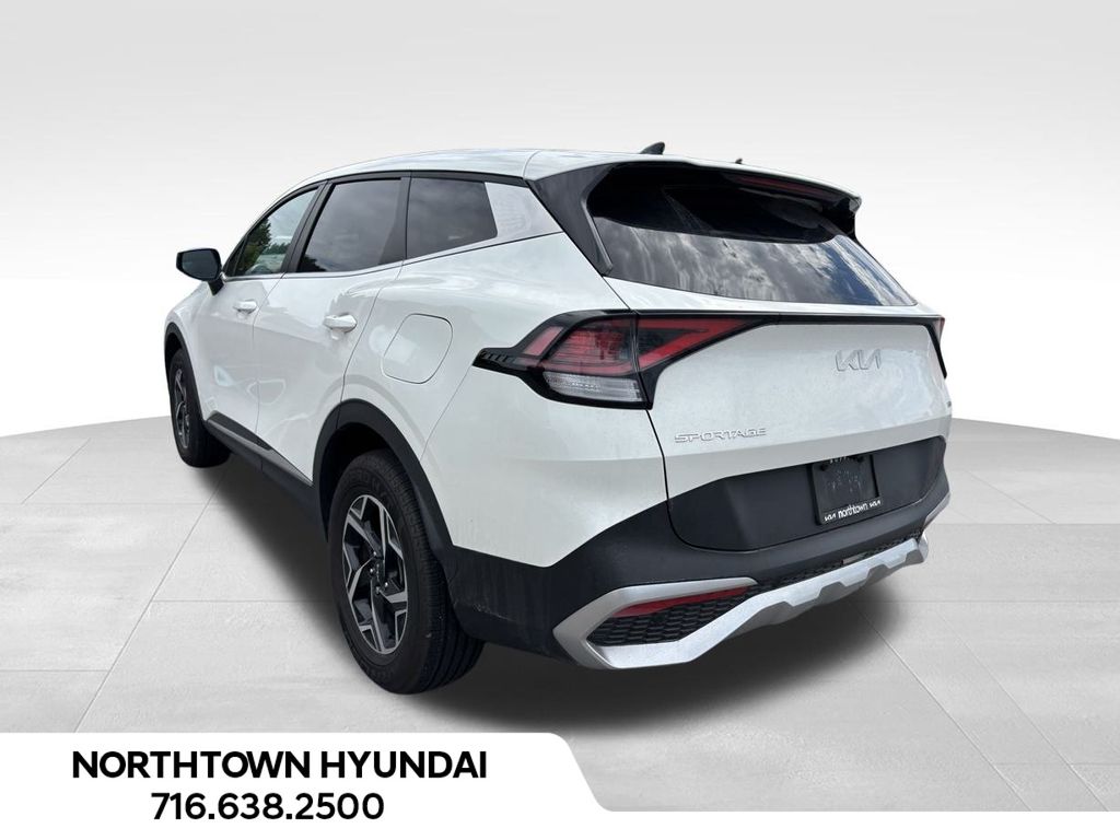 2023 Kia Sportage LX photo 3