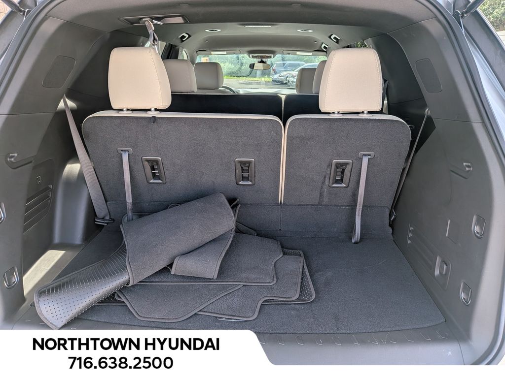 2023 Chevrolet Traverse LS - Photo 29