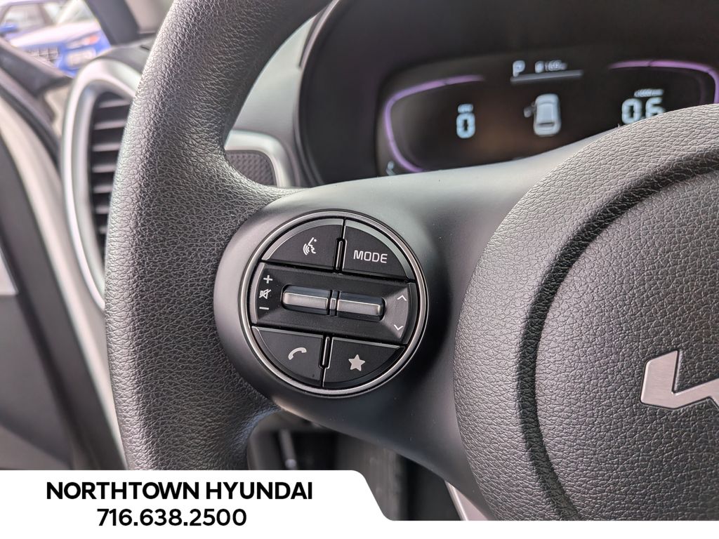 2023 Kia Soul LX - Photo 24