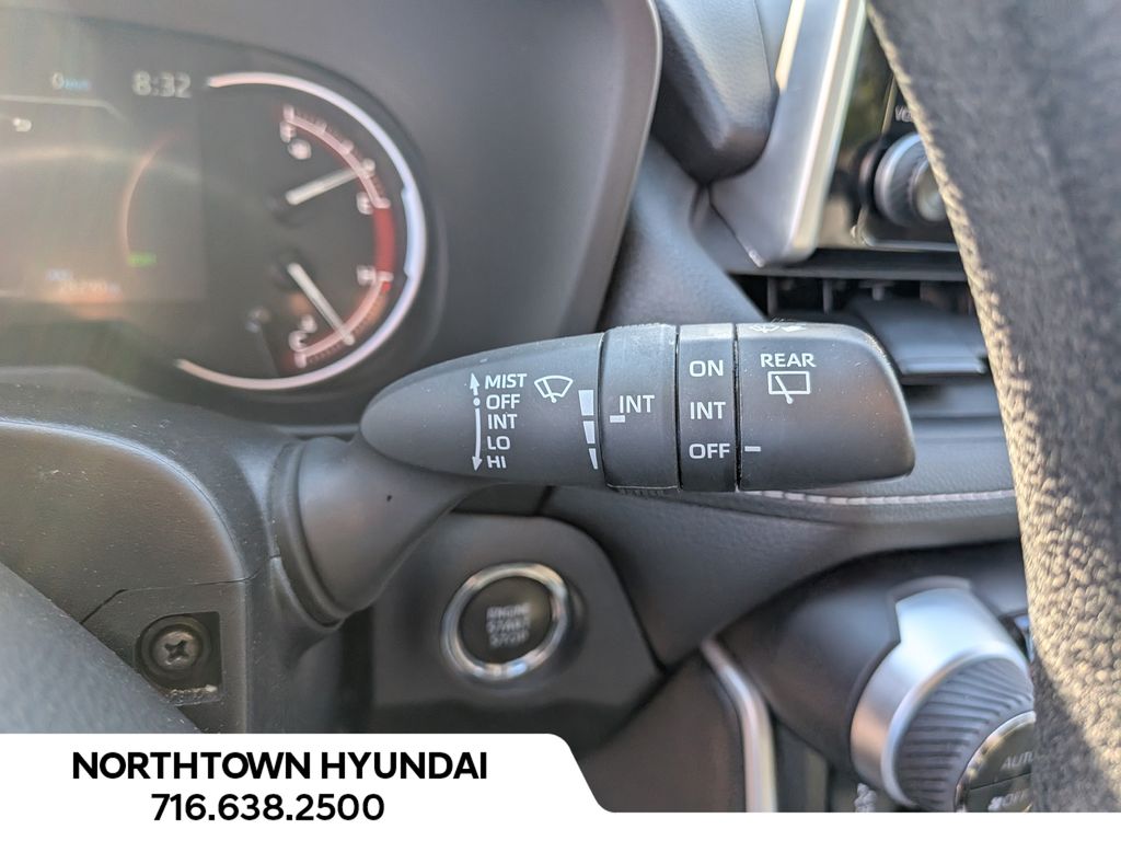 2025 Toyota RAV4 XLE - Photo 26