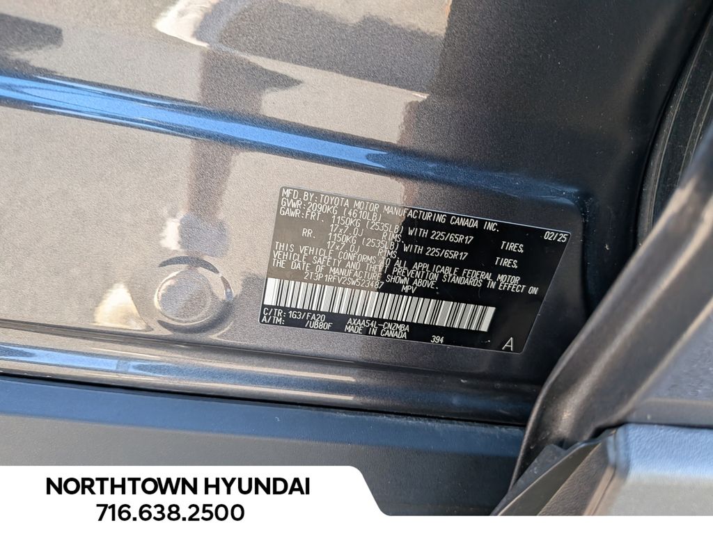 2025 Toyota RAV4 XLE - Photo 35