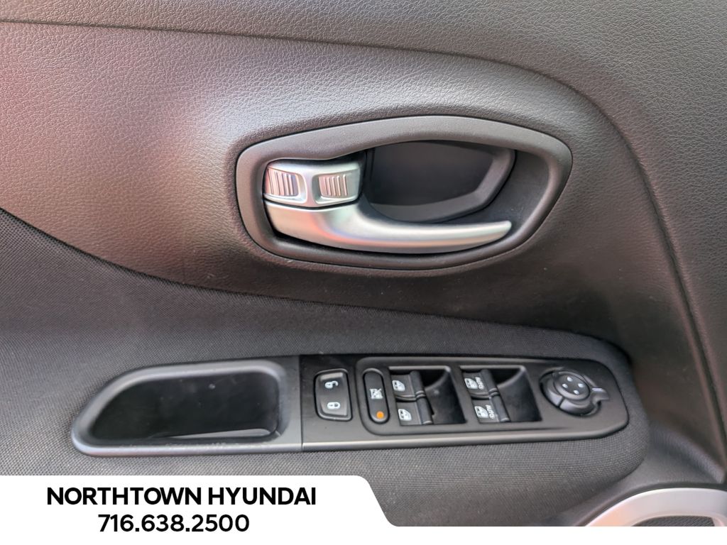 2021 Jeep Renegade Latitude - Photo 30