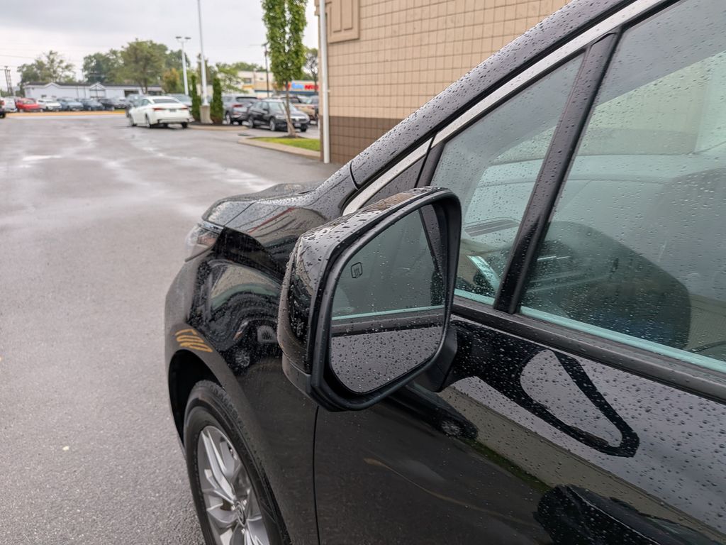 2026 Toyota Sienna XLE - Photo 41