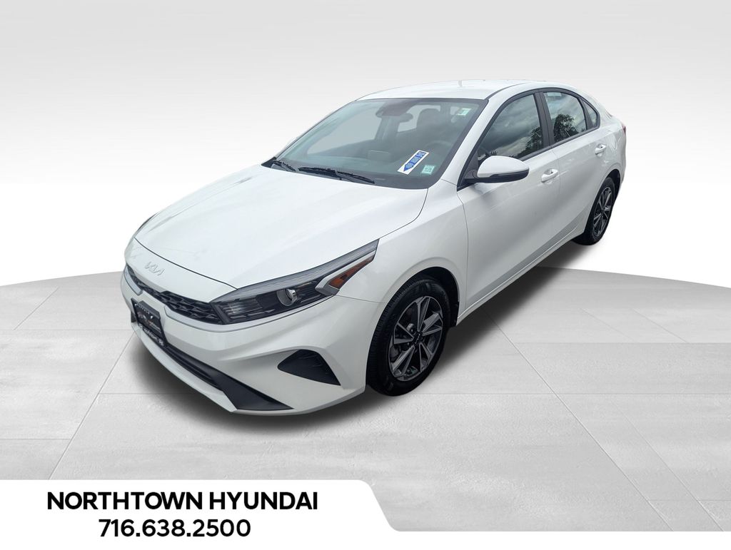 2023 Kia Forte LXS photo 3