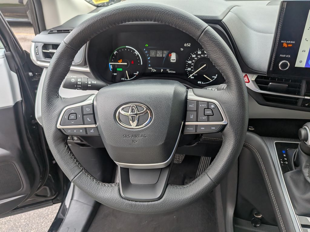 2026 Toyota Sienna XLE - Photo 8