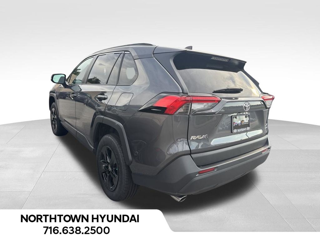 2025 Toyota RAV4 XLE - Photo 7