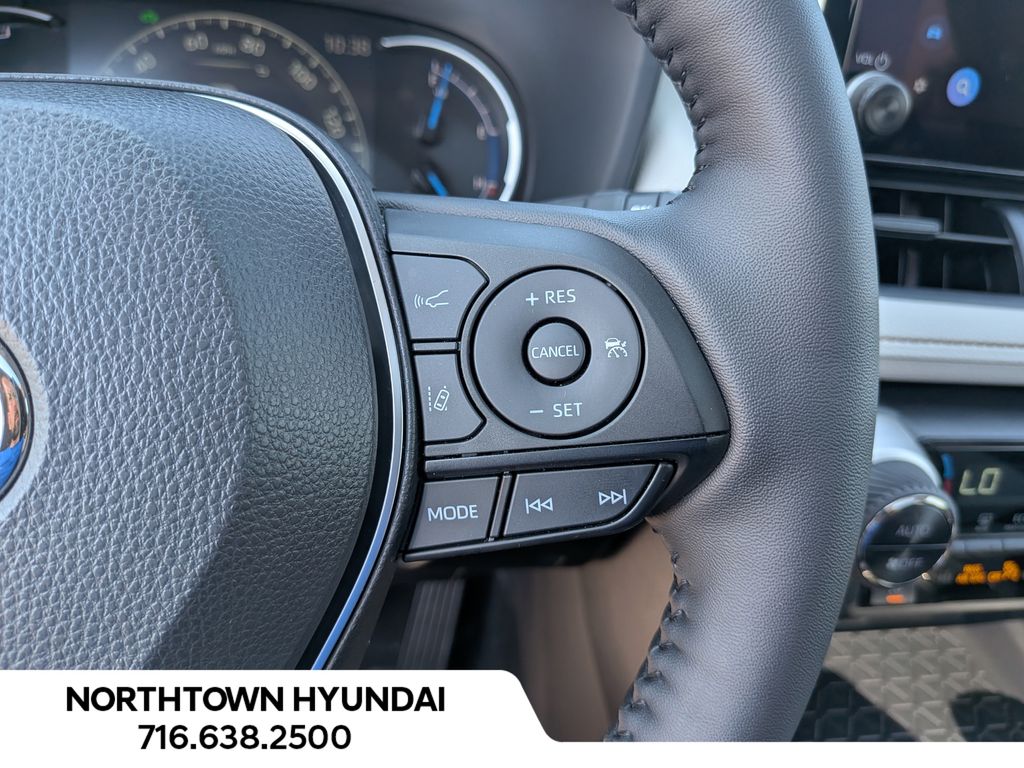 2025 Toyota RAV4 XLE - Photo 24