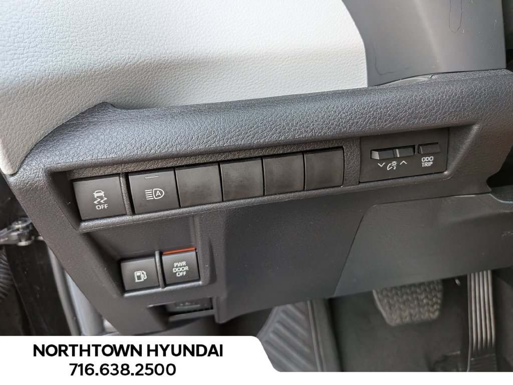 2026 Toyota Sienna XLE - Photo 28