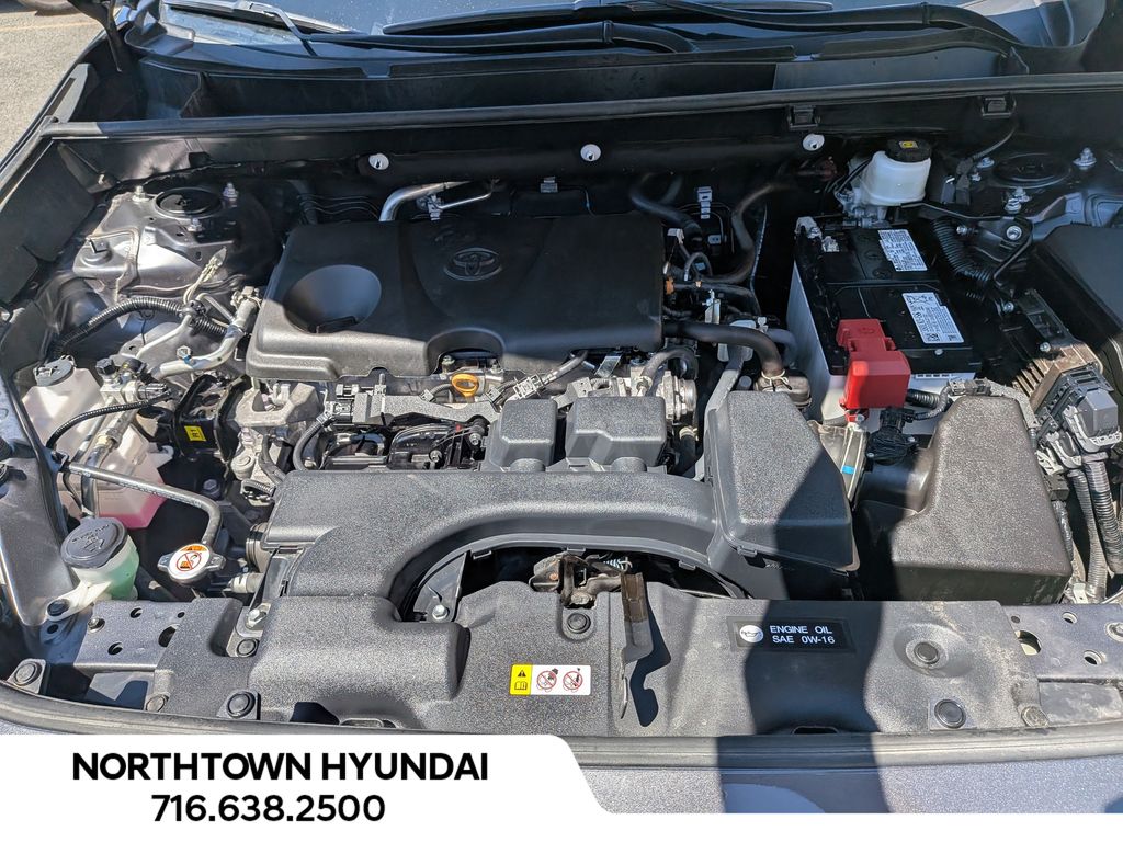 2025 Toyota RAV4 XLE - Photo 34