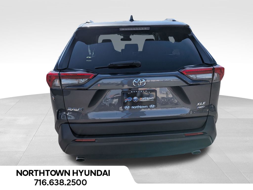 2025 Toyota RAV4 XLE - Photo 17