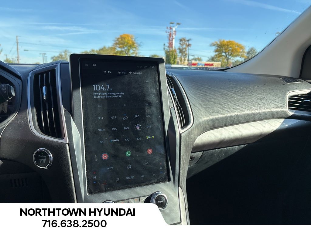 2023 Ford Edge SEL photo 3