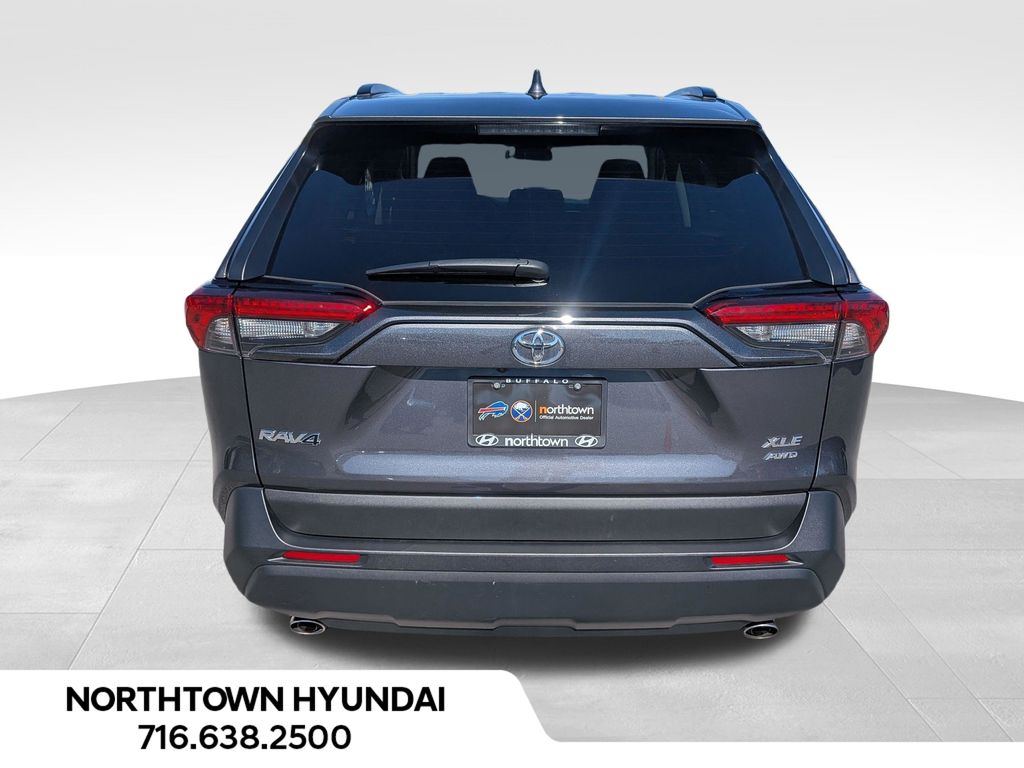 2025 Toyota RAV4 XLE - Photo 13