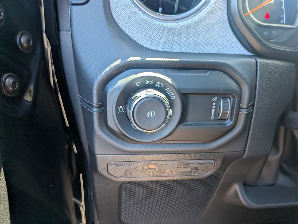 2026 Jeep Wrangler 4-Door Sahara - Photo 31
