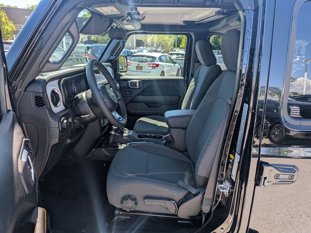 2026 Jeep Wrangler 4-Door Sahara - Photo 10