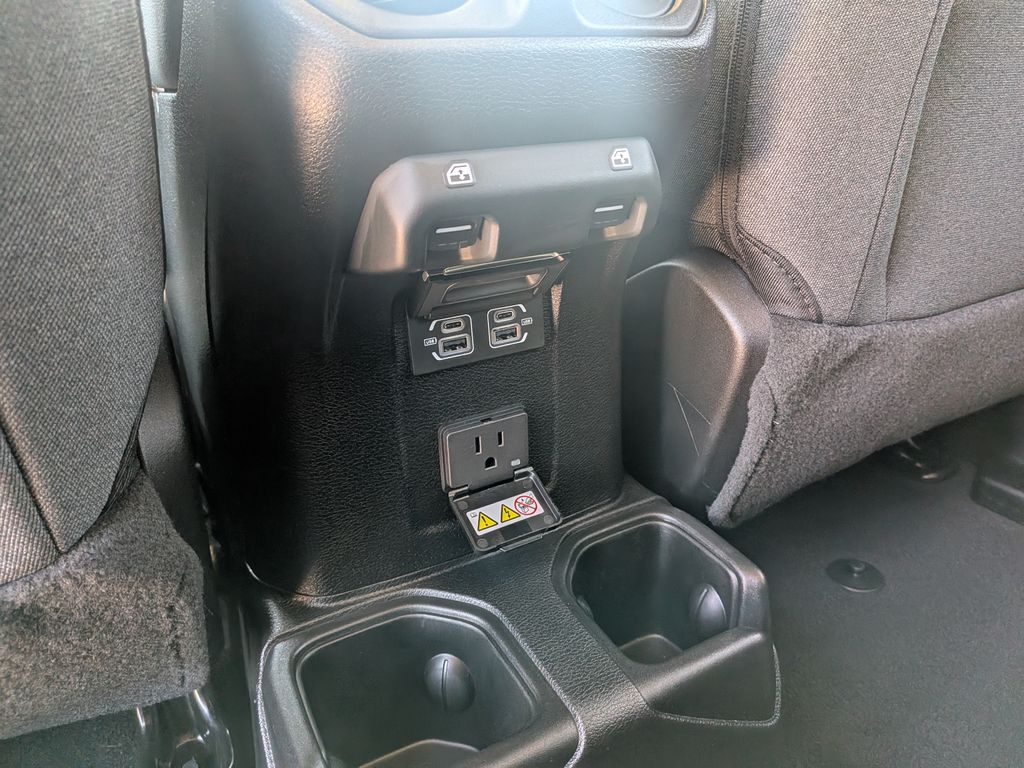 2026 Jeep Wrangler 4-Door Sahara - Photo 34