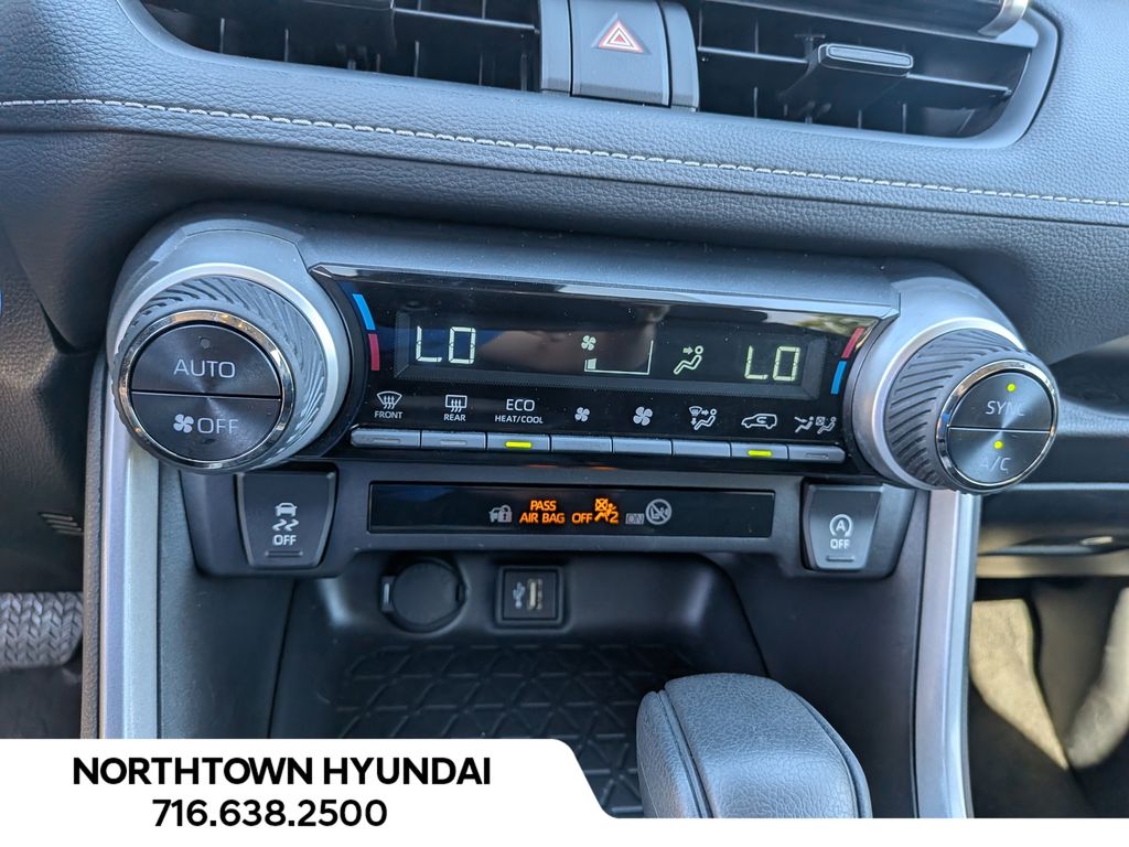 2025 Toyota RAV4 XLE - Photo 17