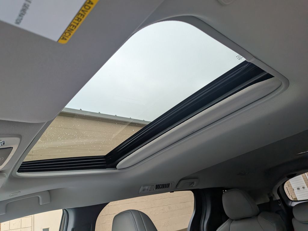 2026 Toyota Sienna XLE - Photo 10