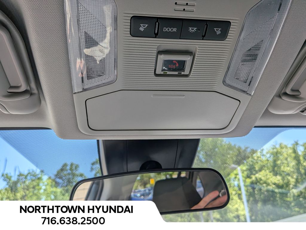 2025 Toyota RAV4 XLE - Photo 21