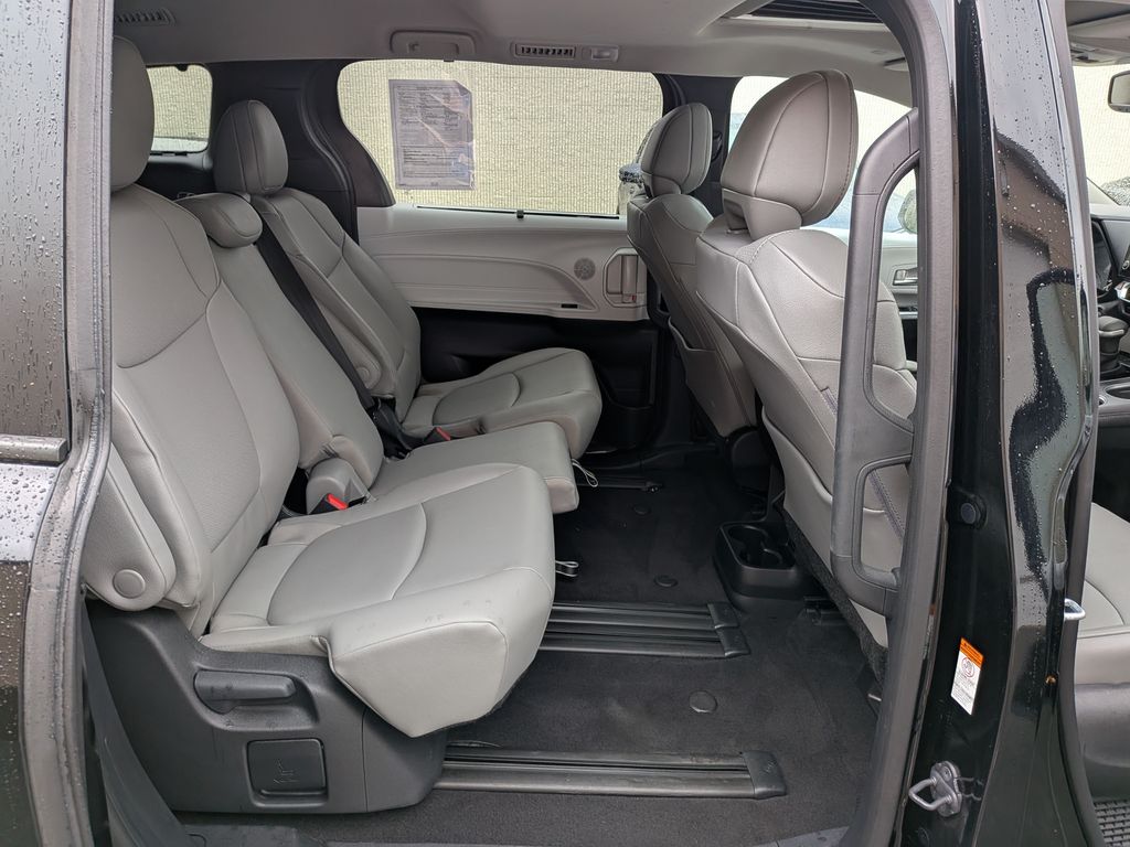 2026 Toyota Sienna XLE - Photo 36