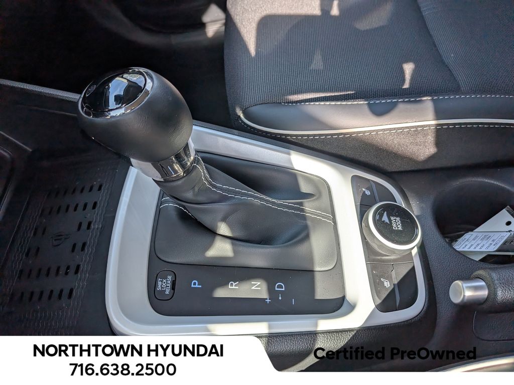 2025 Hyundai Venue Limited - Photo 16