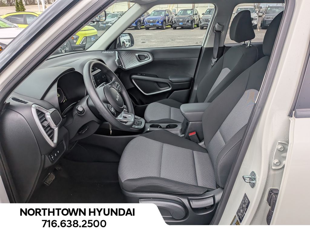 2023 Kia Soul LX - Photo 9