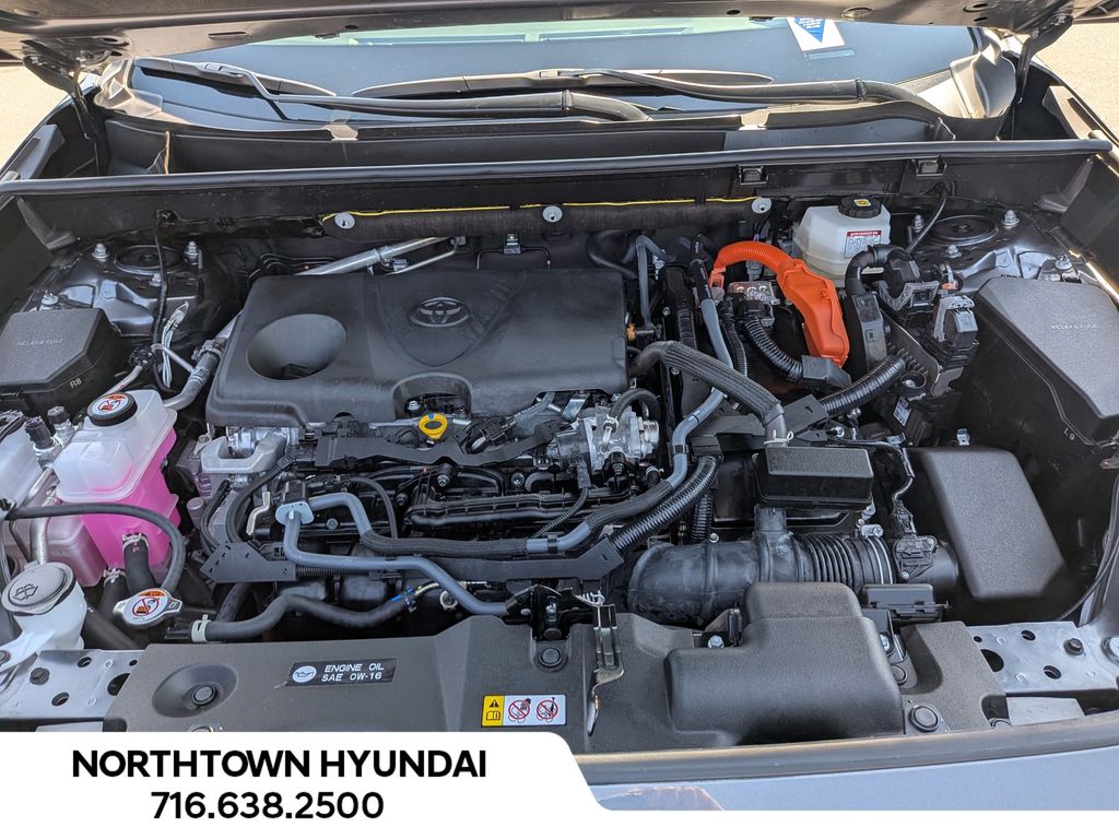 2025 Toyota RAV4 XLE - Photo 37