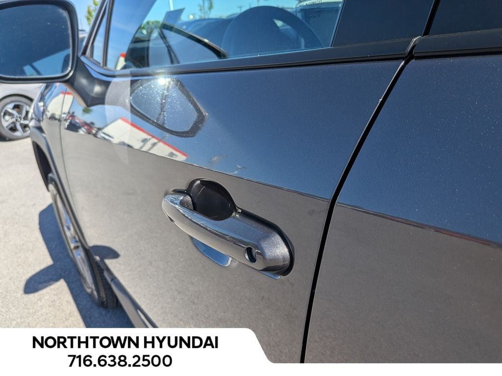 2025 Toyota RAV4 XLE - Photo 37