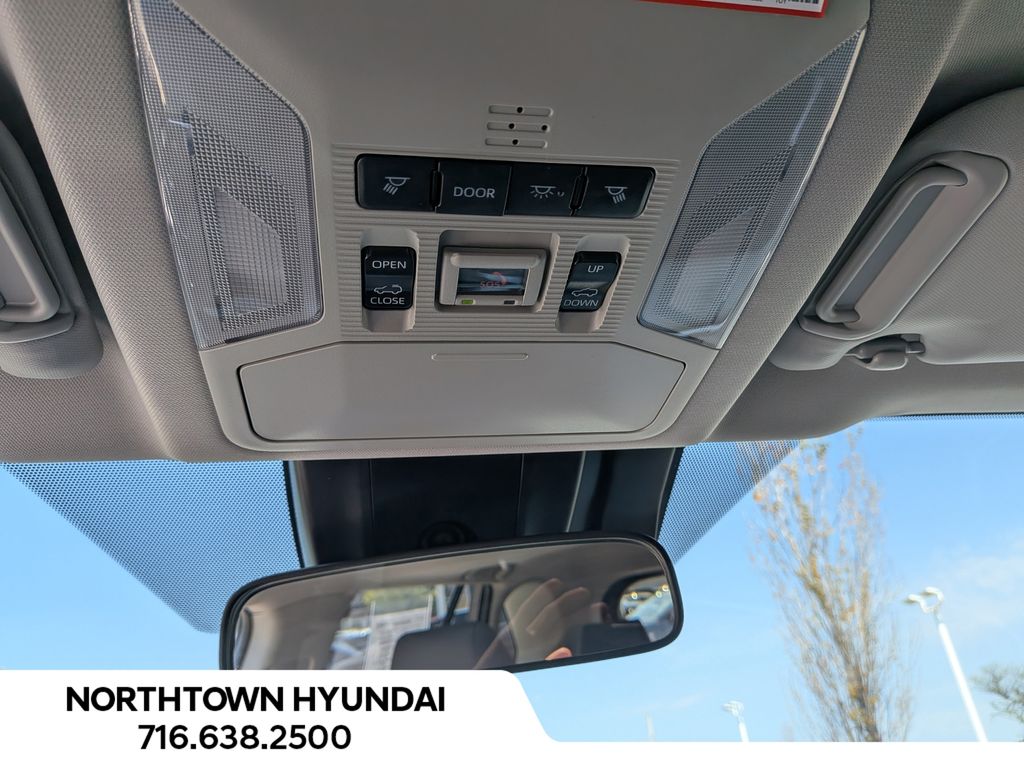 2025 Toyota RAV4 XLE - Photo 23