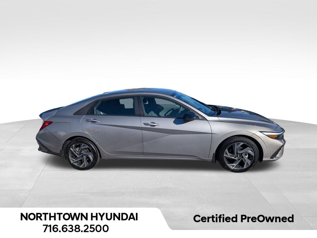 2025 Hyundai Elantra SEL Sport photo 2