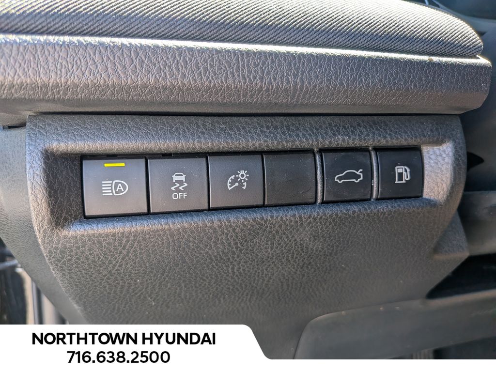 2025 Toyota Camry LE - Photo 26