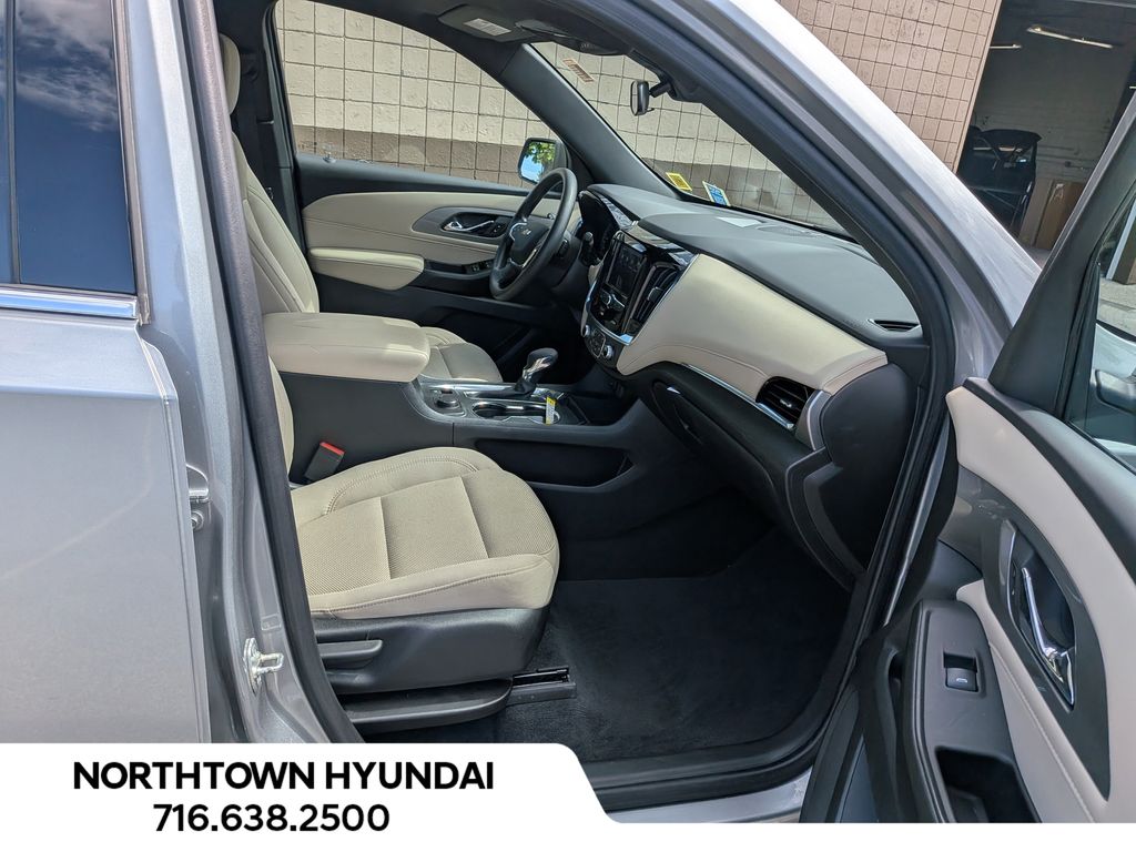2023 Chevrolet Traverse LS - Photo 31