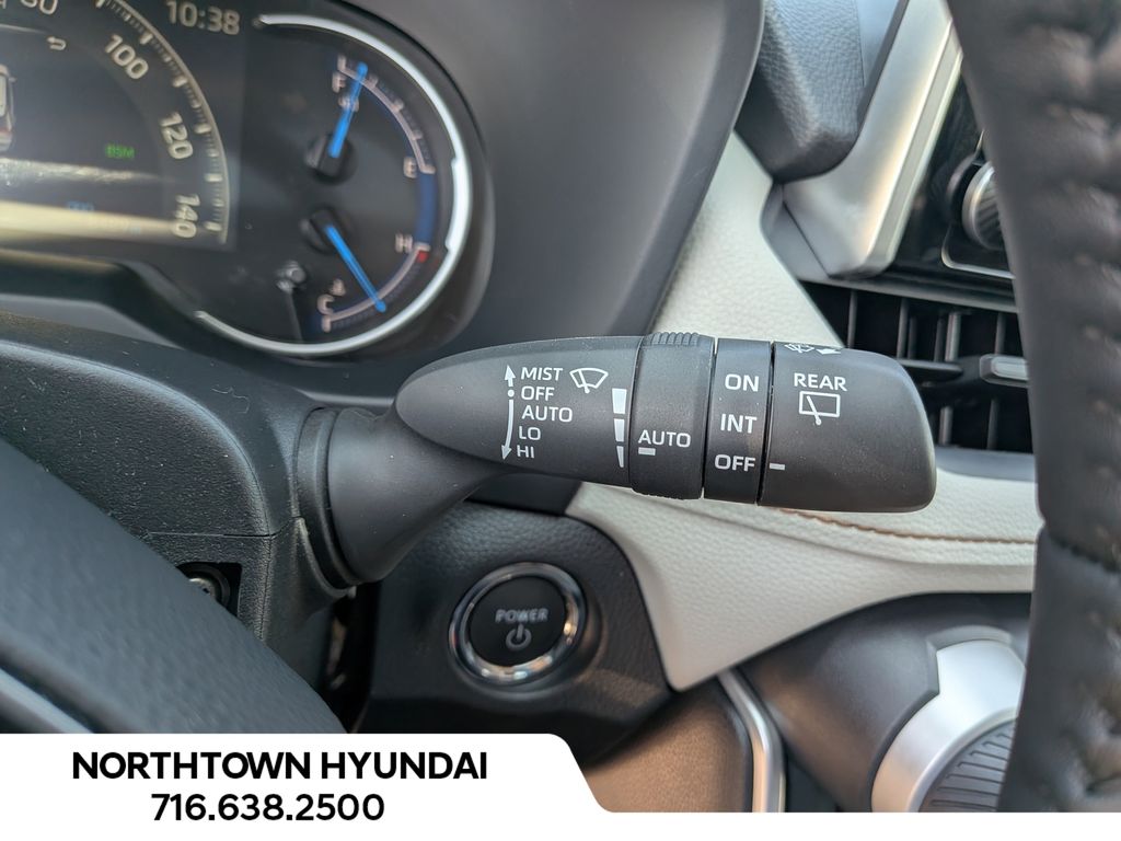 2025 Toyota RAV4 XLE - Photo 25