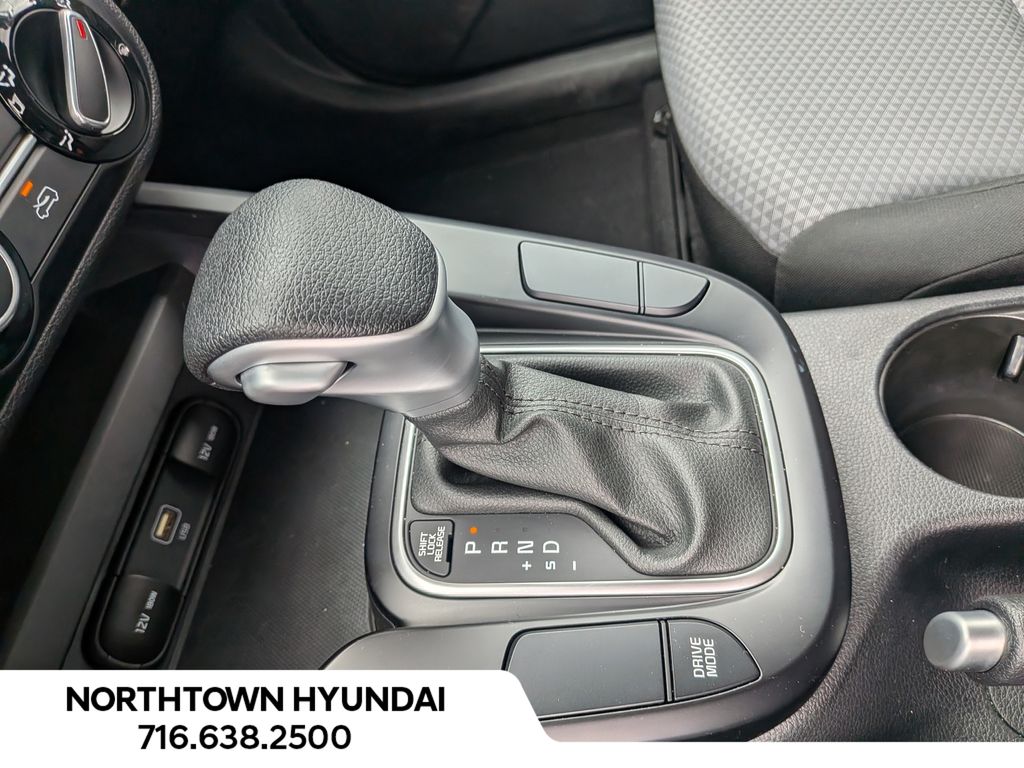 2023 Kia Soul LX - Photo 14
