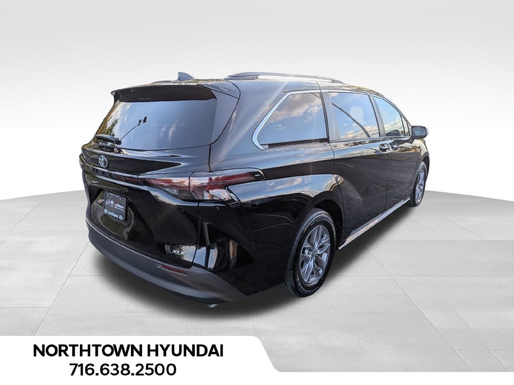 2026 Toyota Sienna XLE - Photo 13