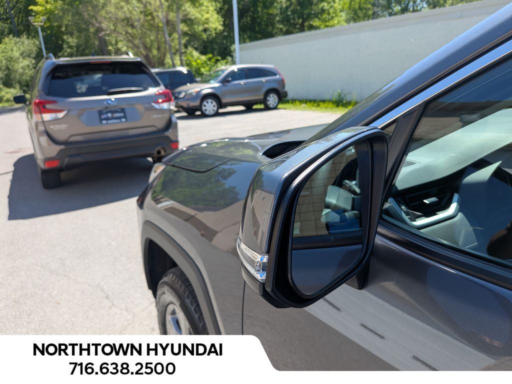 2025 Toyota RAV4 XLE - Photo 37