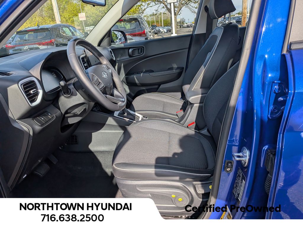 2025 Hyundai Venue Limited - Photo 11