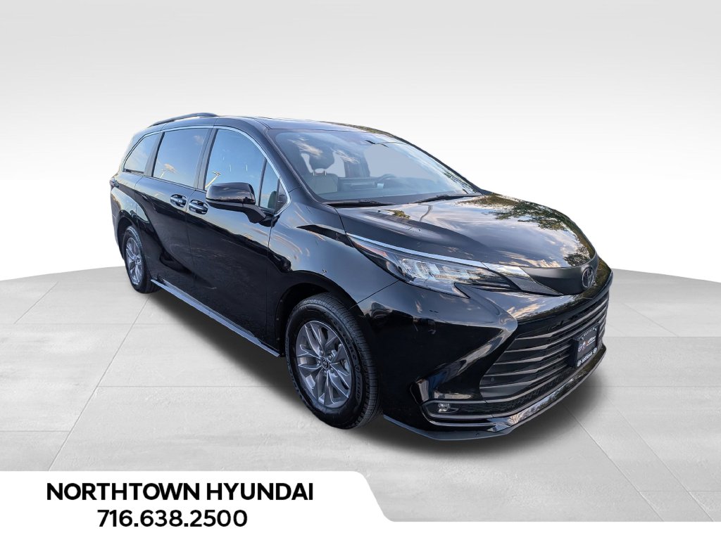 2026 Toyota Sienna XLE - Photo 11