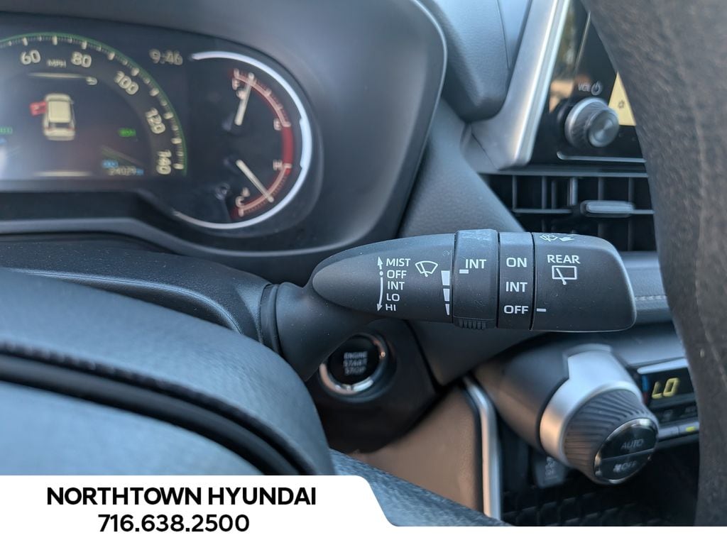 2025 Toyota RAV4 XLE - Photo 24