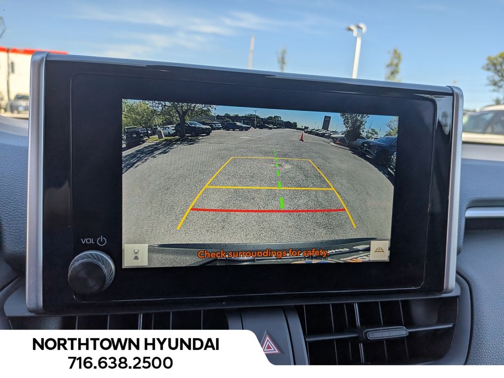 2025 Toyota RAV4 XLE - Photo 20