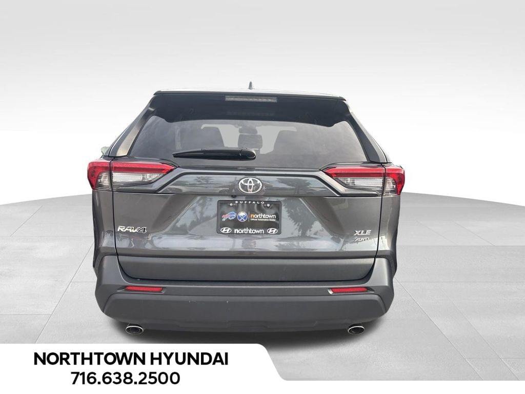 2025 Toyota RAV4 XLE - Photo 6