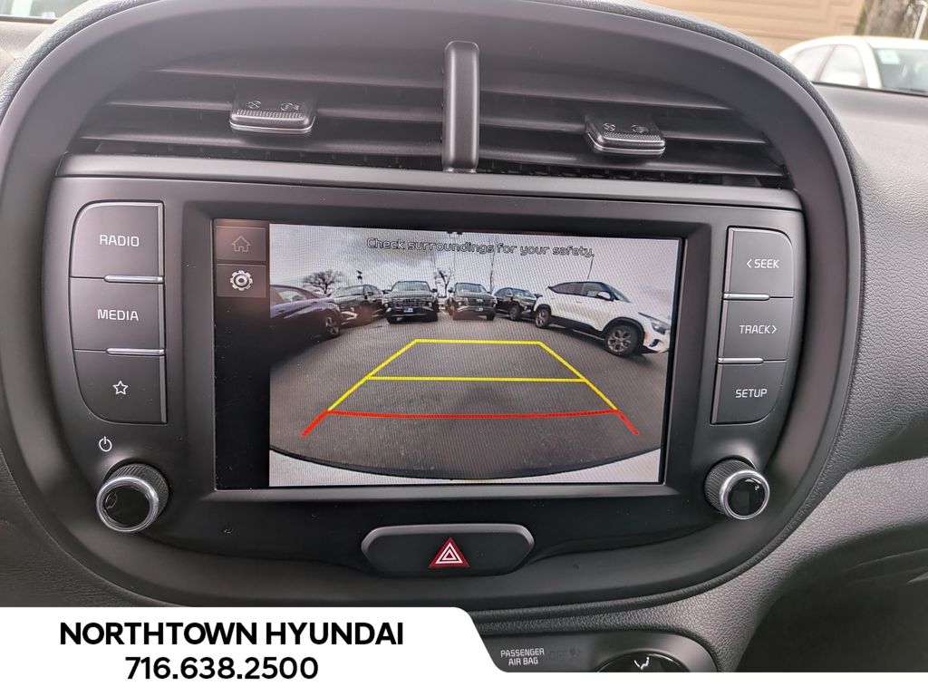 2023 Kia Soul LX - Photo 18