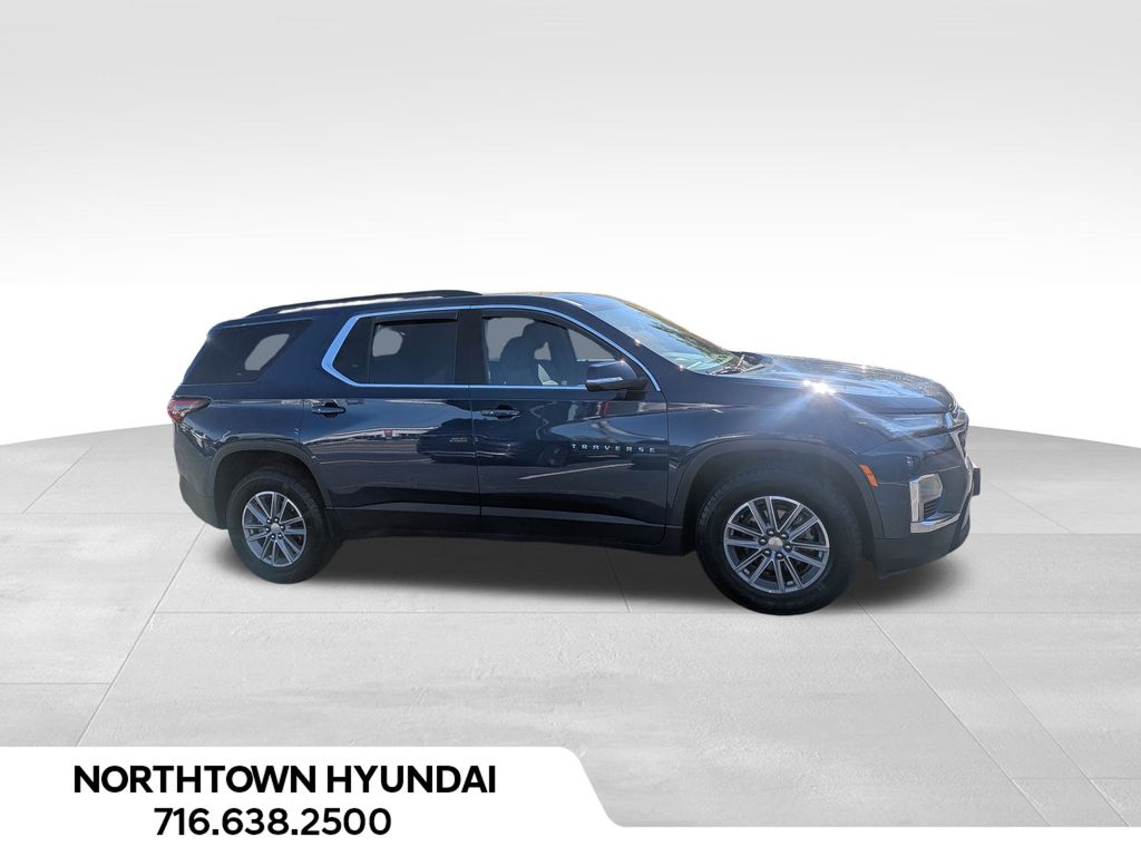 2023 Chevrolet Traverse photo 2