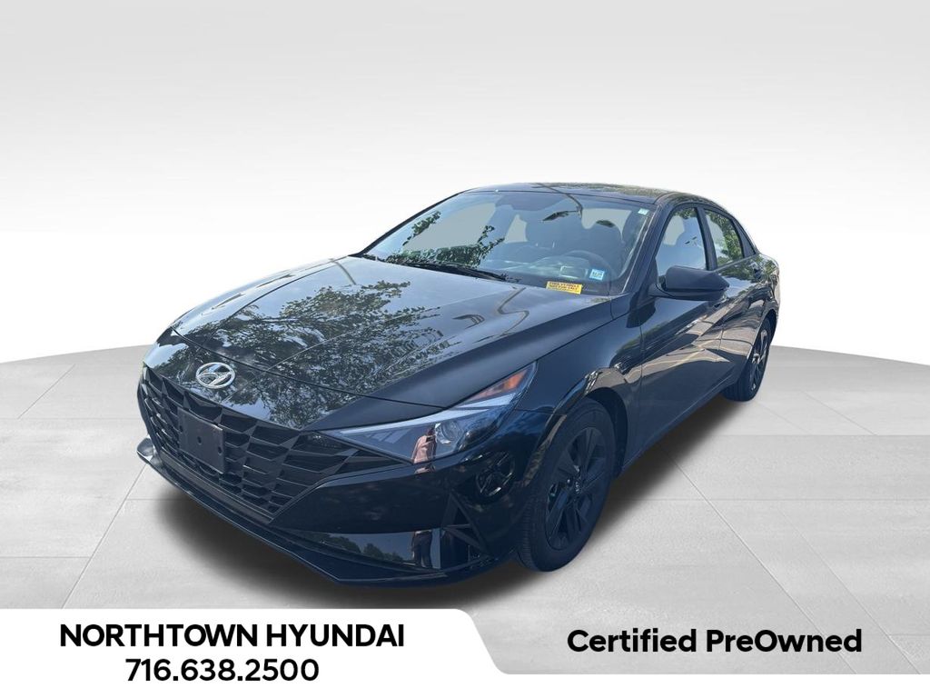 2022 Hyundai Elantra SEL photo 2