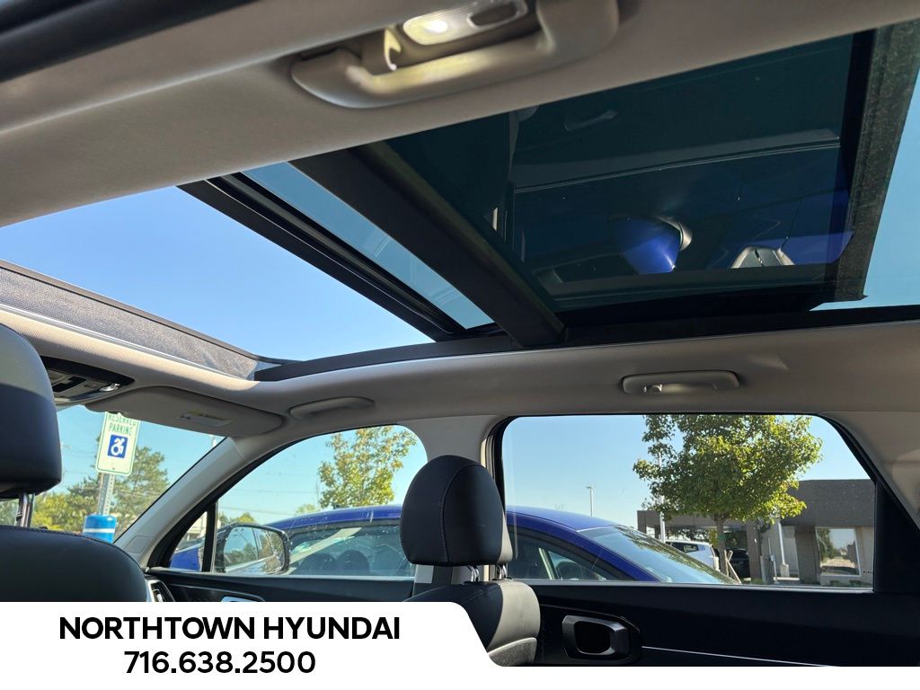 2023 Kia Sorento Hybrid EX photo 2