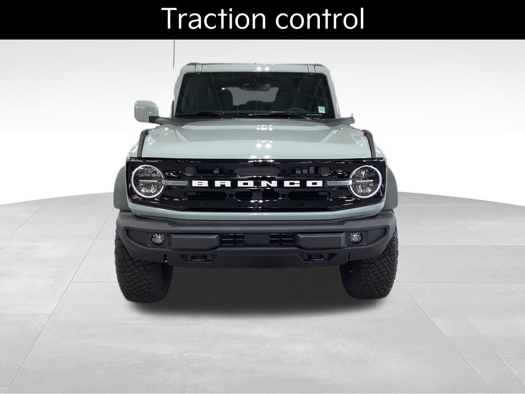 2023 Ford Bronco Outer Banks photo 2