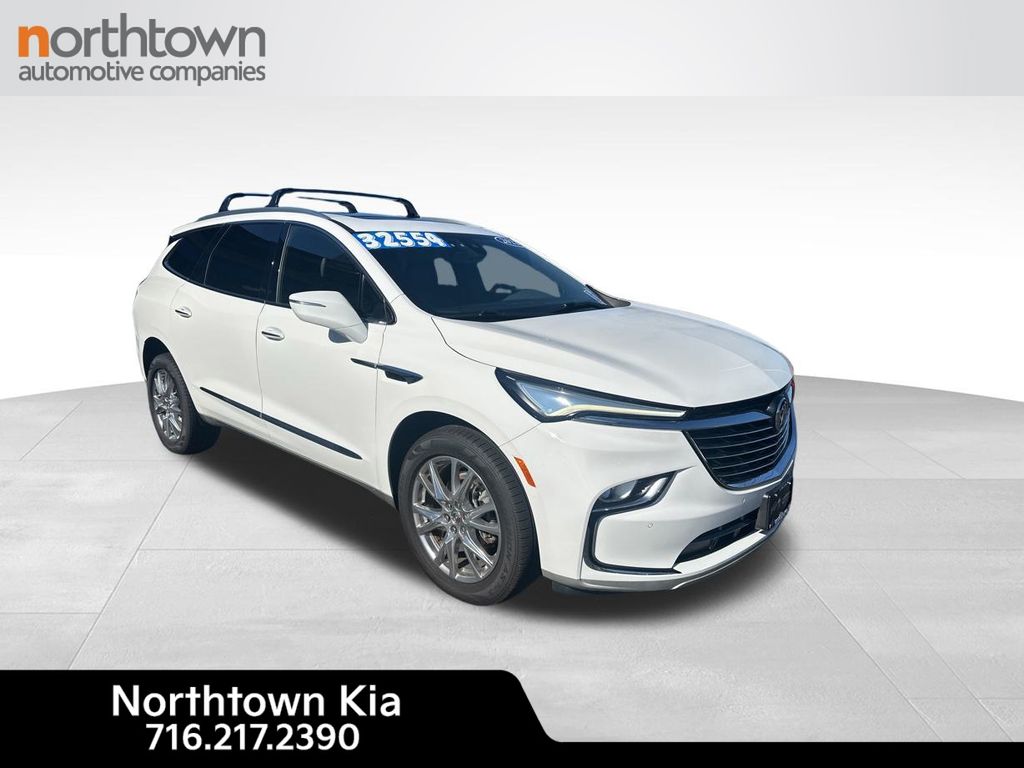 2023 Buick Enclave Essence's photo