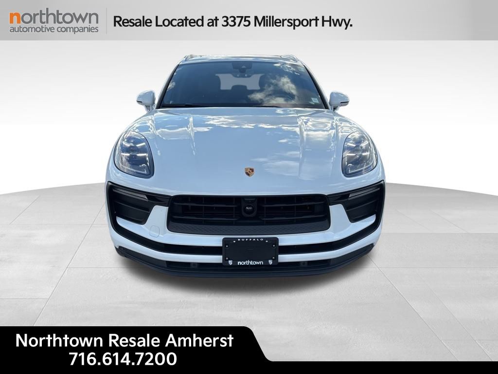 2023 Porsche Macan Base photo 2