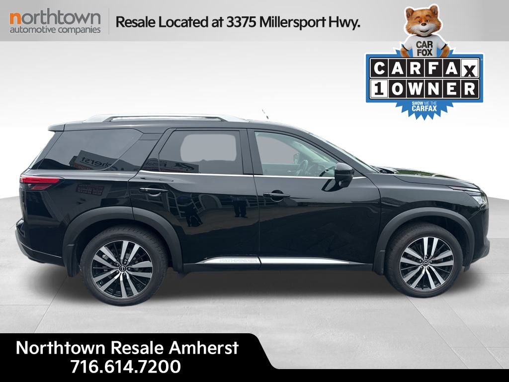 2023 Nissan Pathfinder Platinum photo 2