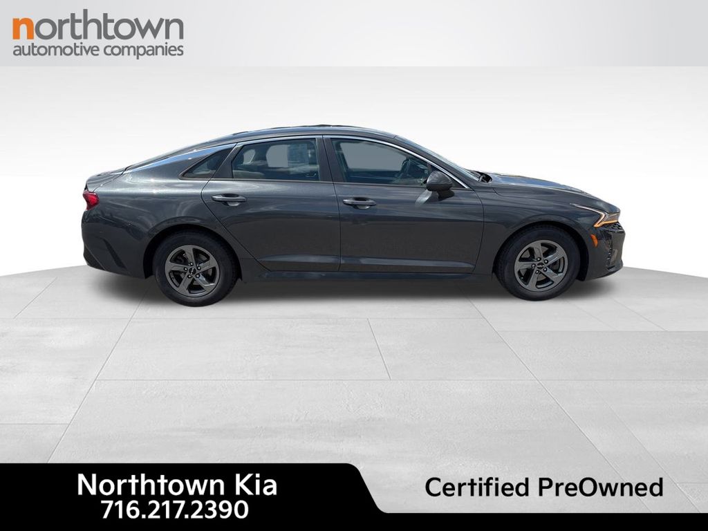 2022 Kia K5 LXS photo 2